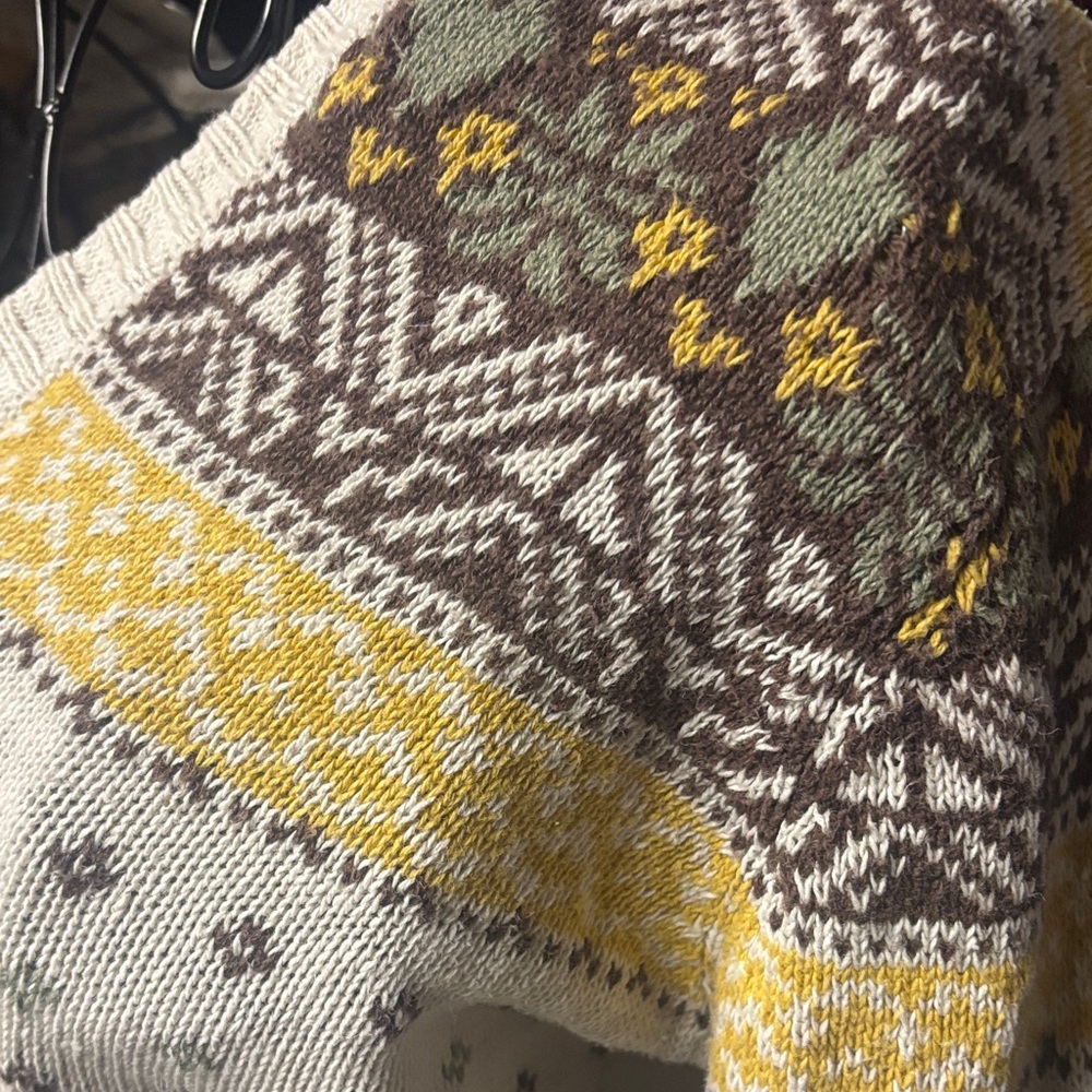 Billabong V-Neck Sweater with Cream, Yellow, and Green Patterns - Picture 7 of 7